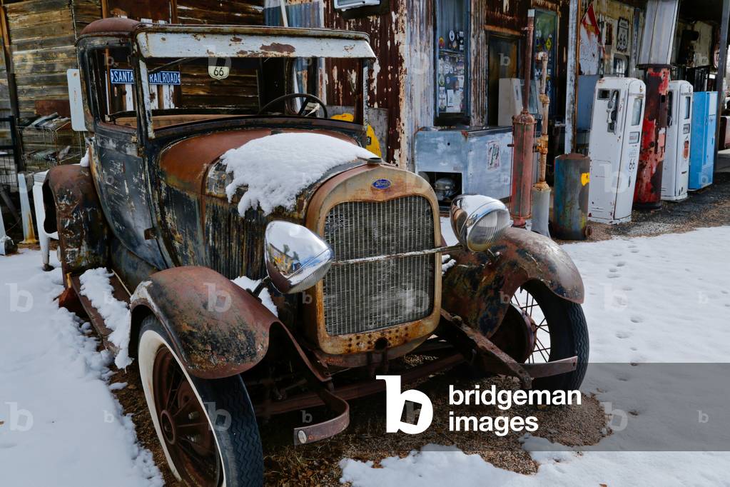 Vintage Gasstation and model T