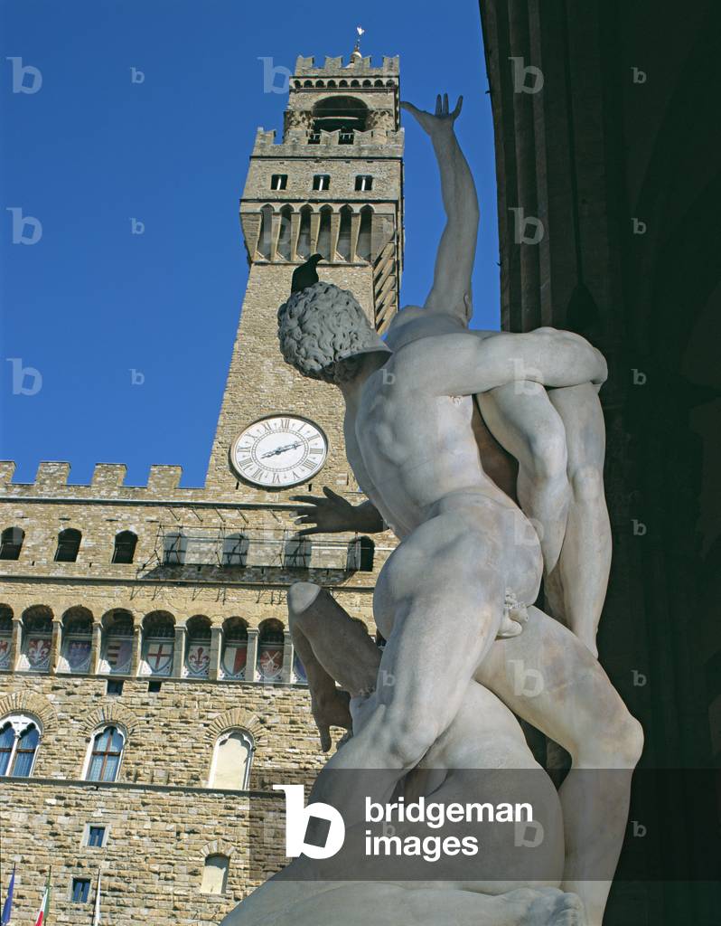 Palazzo Vecchio and Giambologna's Rape of the Sabine, Piazza della Signoria, Florence (photo)