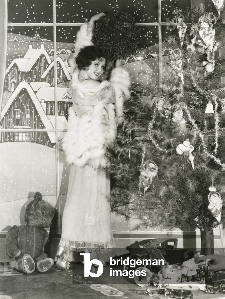 Decorating for Christmas - (ov53)
