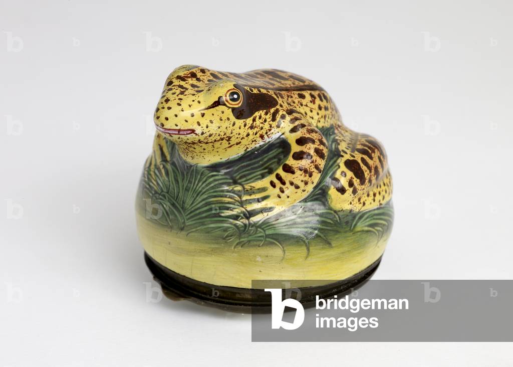 Snuff box stamped in the shape of a frog, c.1775-80 (enamel)