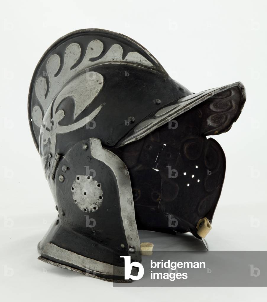 Burgonet, early 17th century (steel & iron with black paint & traces of leather)