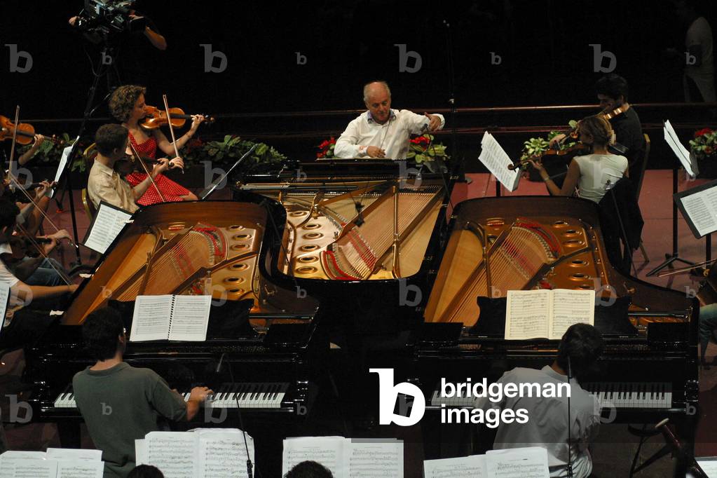 Daniel Barenboim conducting the