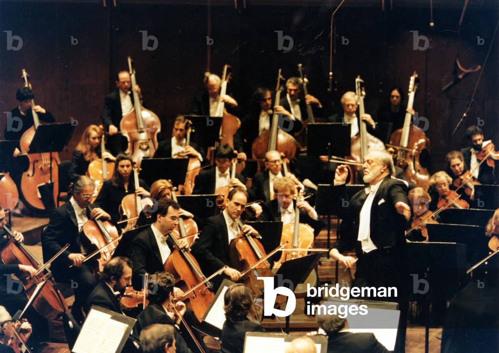 Kurt Masur conducting the