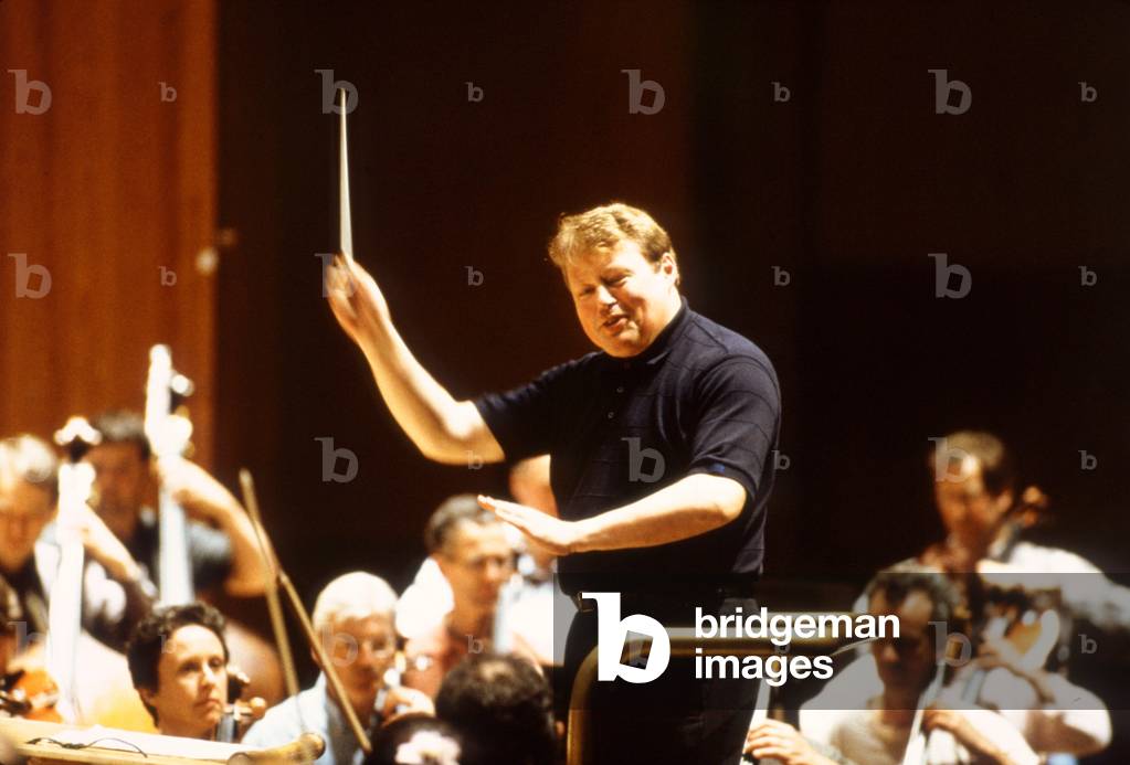 Richard Hickox conducting London