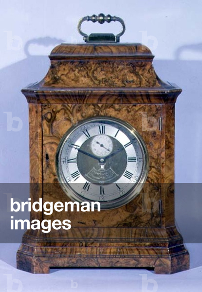 Marine-Uhr, im Walnuss-Gehäuse mit Tragegriff, Messingzifferblatt mit versilbertem Stundenzyklus und Sekundenz