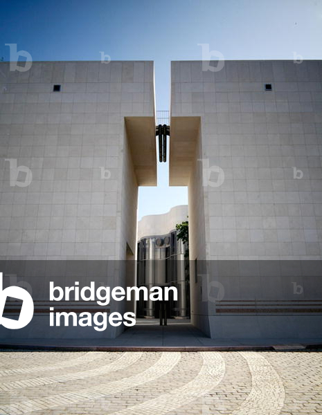 View of exterior, completed 1992 (photo)