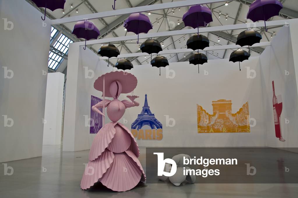 Frau mit Hund (Woman with Dog)/ Schirme (Umbrellas)/ Postkarten, Paris (Postcards), 2004 (mixed media)