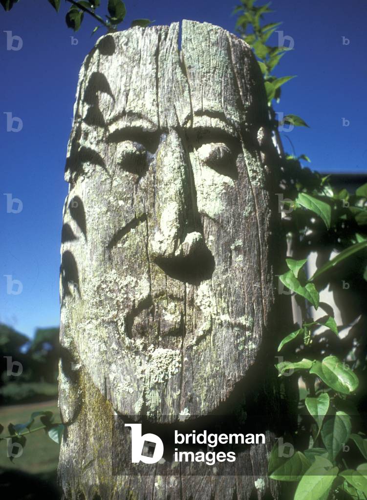 Melanesian tiki idol (photo)