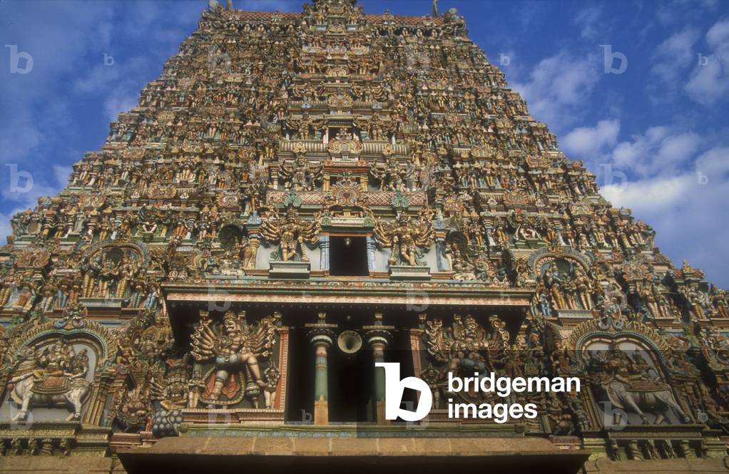The west gopuram of the Meenakshi Temple (photo)