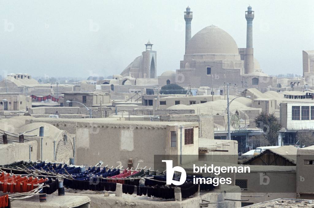 View of the Friday Mosque across the rooftops of the Grand Bazaar (photo)