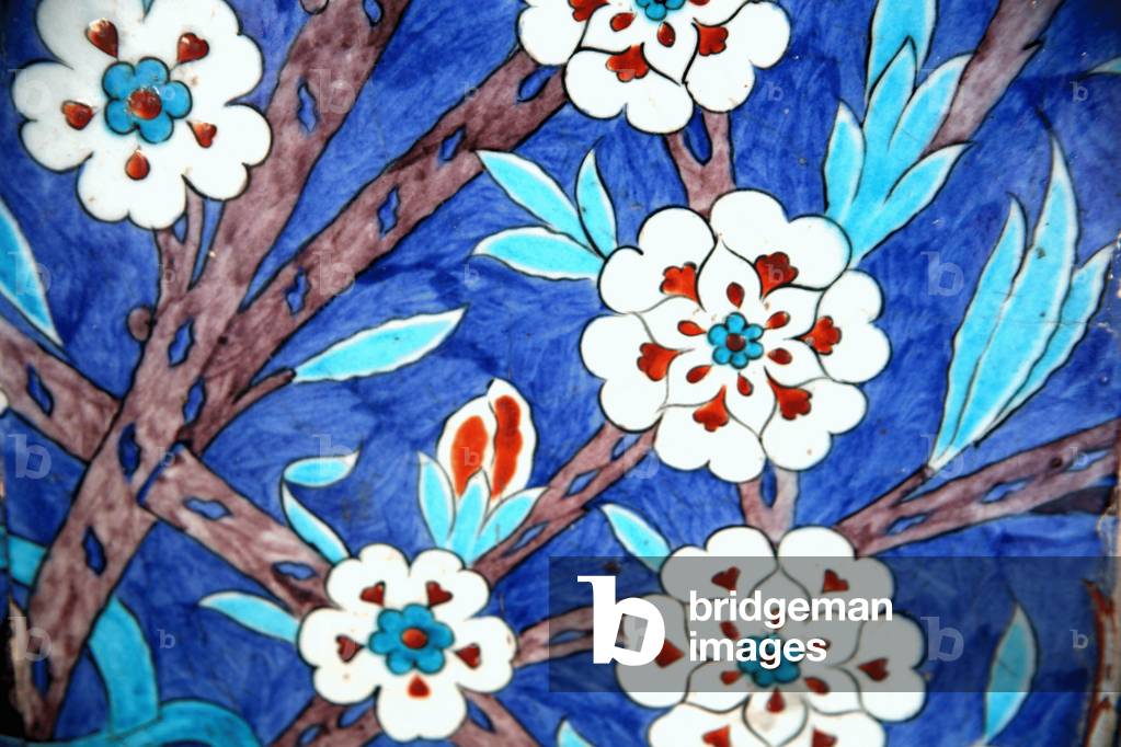 Piastrella Isnik raffigurante fiori bianchi (ceramica)