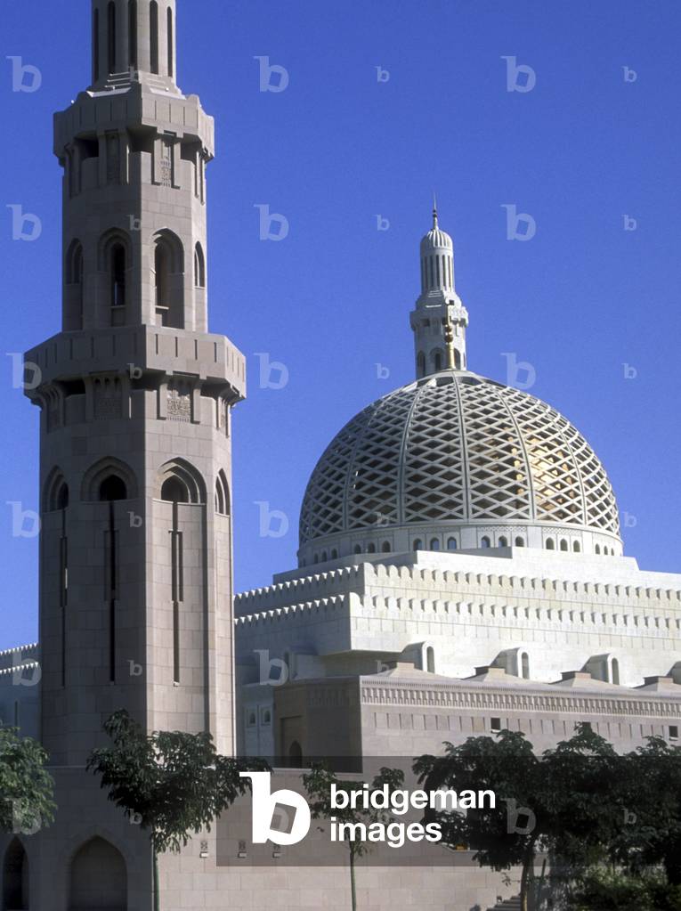 The Sultan Qaboos Mosque, Muscat (photo)