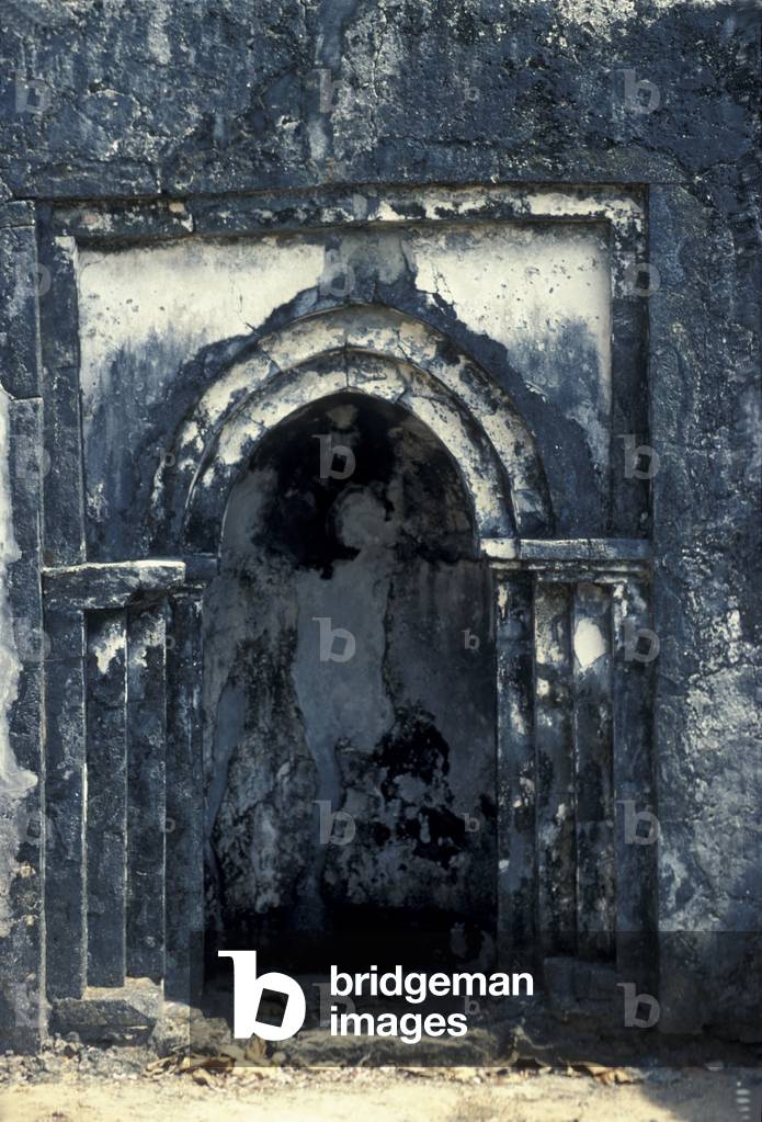 Mihrab in Jumba la Mtwana Mosque, Kenya (photo)