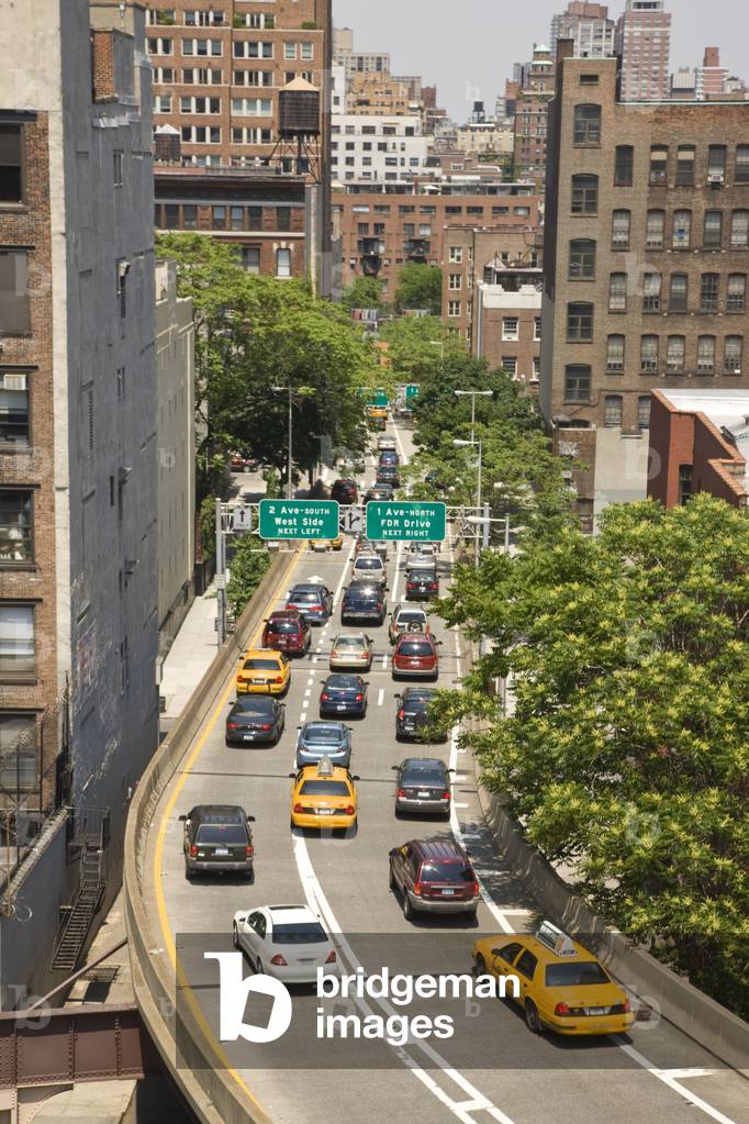 Manhattan street scene, from Roosevelt Island Aerial Tramway (photo)
