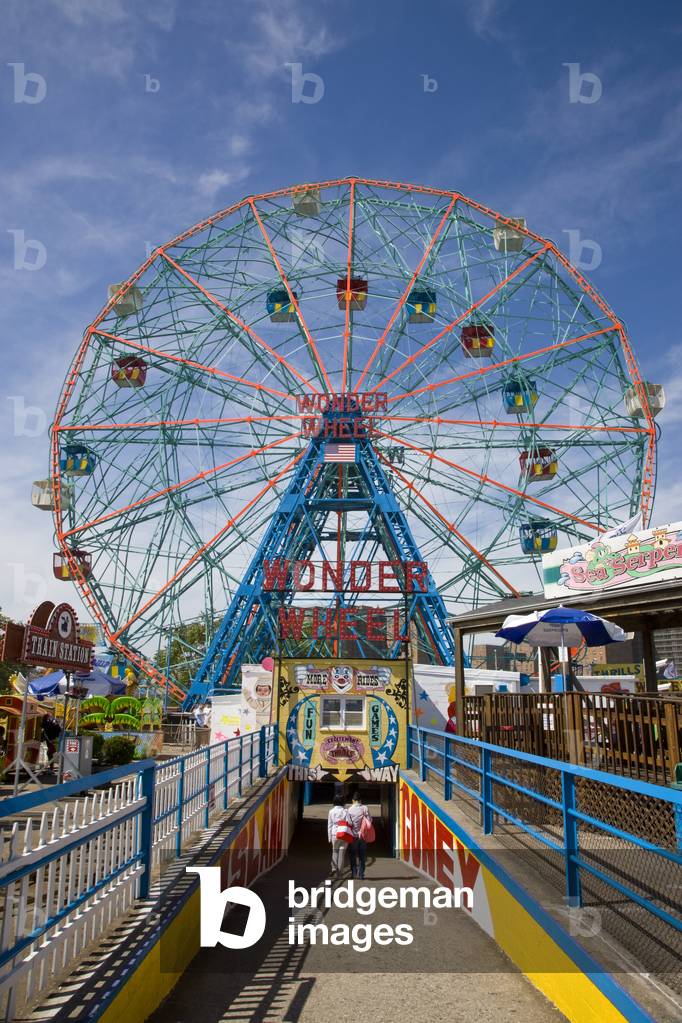 Deno's Wonder Wheel Amusement Park at Coney Island in Brooklyn (photo)
