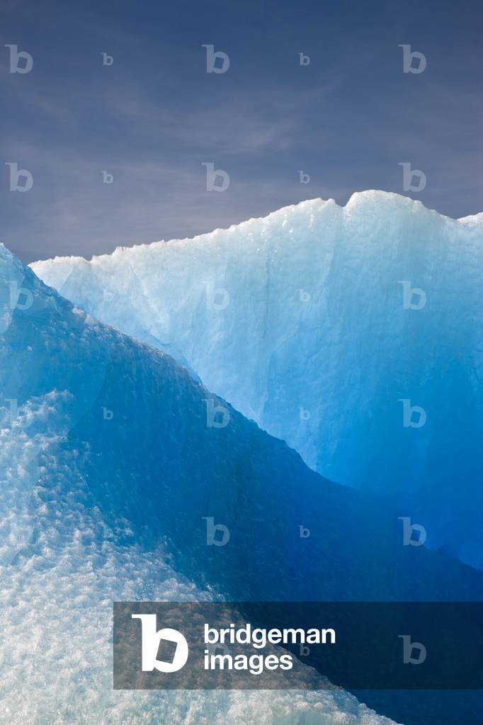 Iceberg at the Boca del Diablo in Lago Argentino (photo)