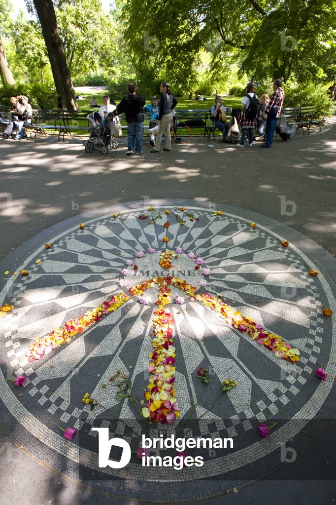 John Lennon tribute in Strawberry Fields in Central Park, New York (photo)
