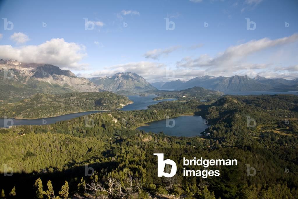 Aerosilla Campanario chairlift with view over Lake Nahuel Huapi (photo)