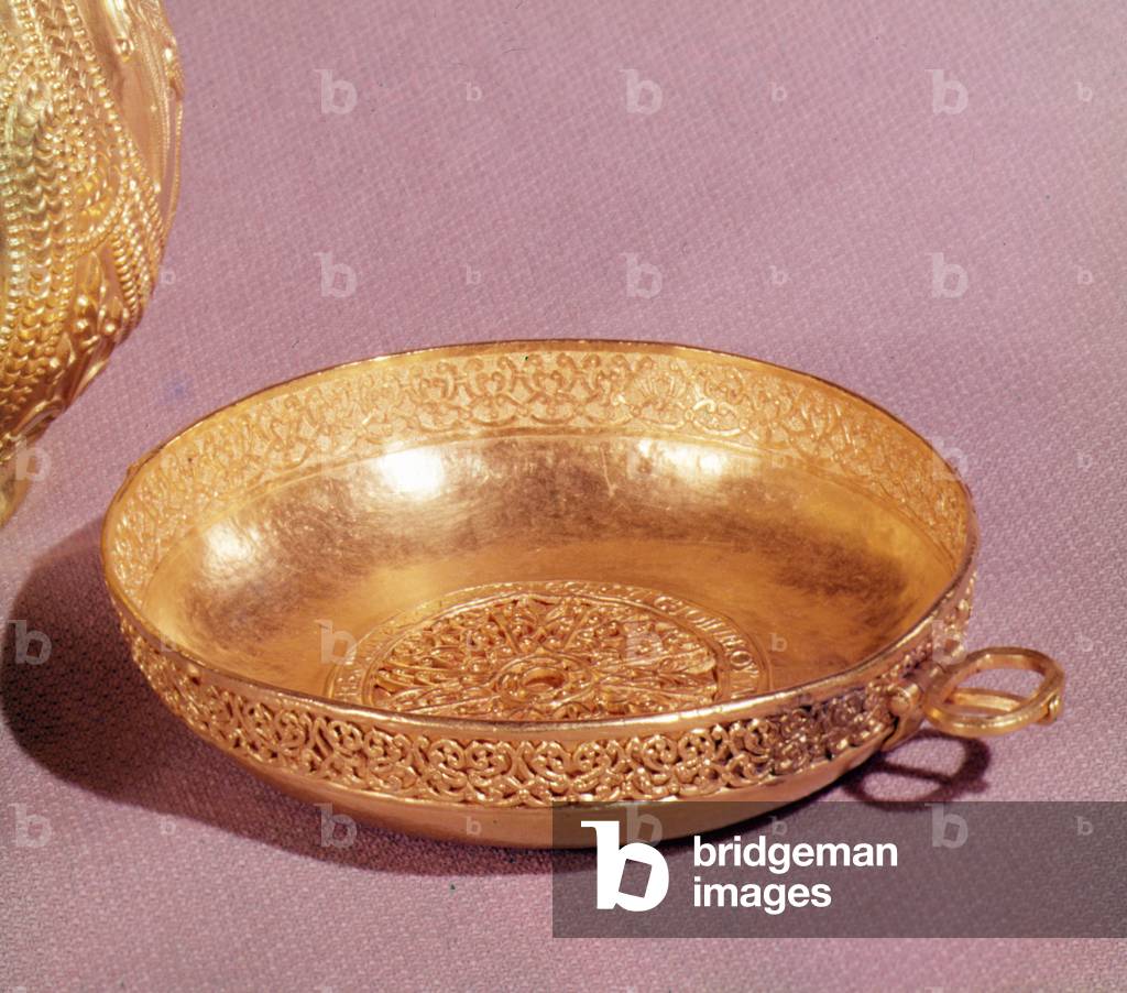 Bowl from Nagyszentmiklos, Romania, 8th-9th century (gold)