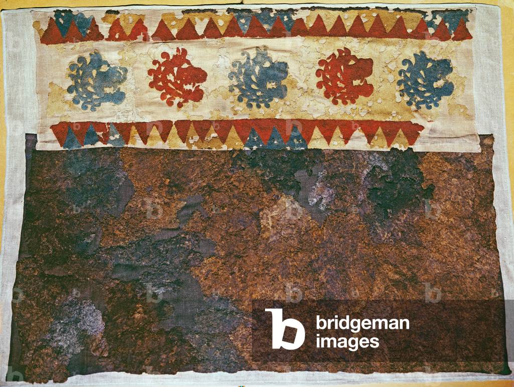 Hanging decorated with lion's heads (felt)