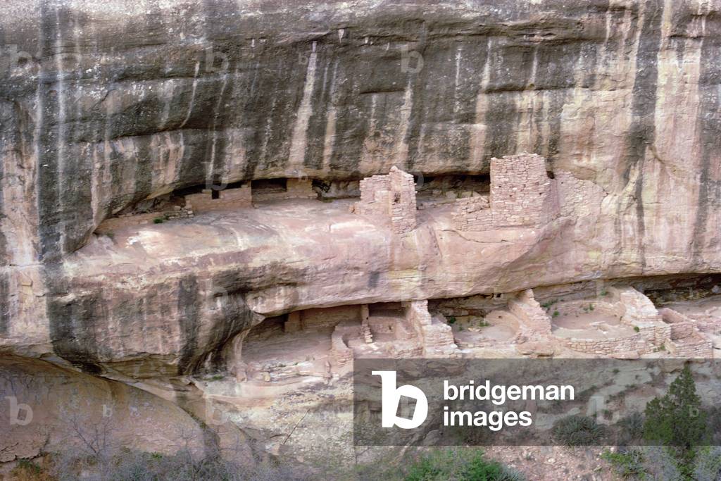 Remains of Pueblo Indian cliff dwellings, built 11th-14th century (photo) (detail of 229606)