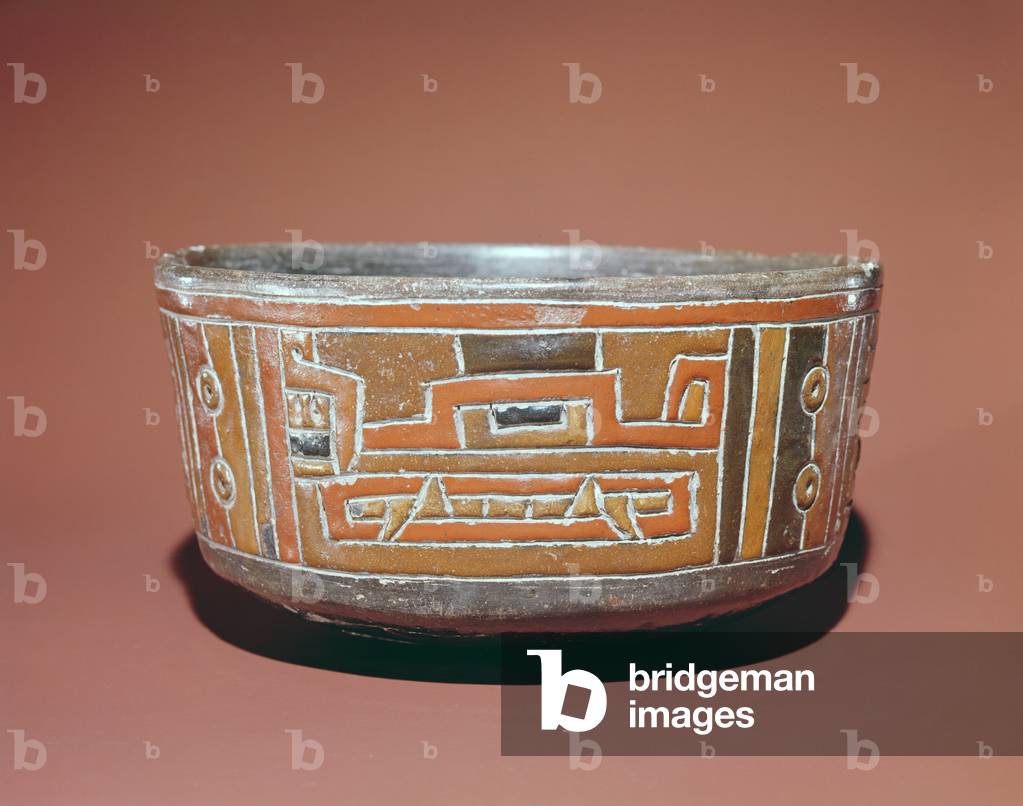 Bowl decorated with the head of a jaguar, pre-columbian (pottery)