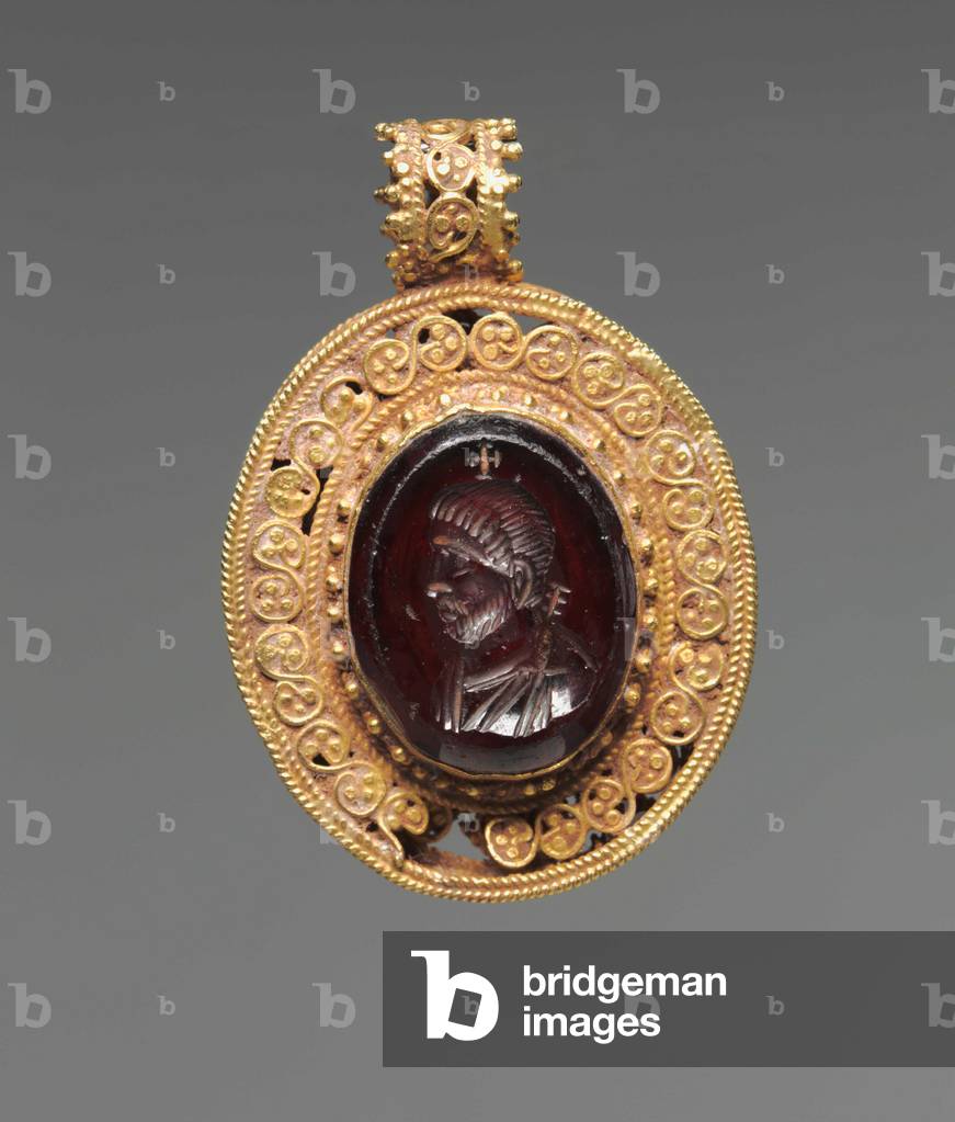 Pendant with Portrait Intaglio, 500s (garnet with gold filigree setting)
