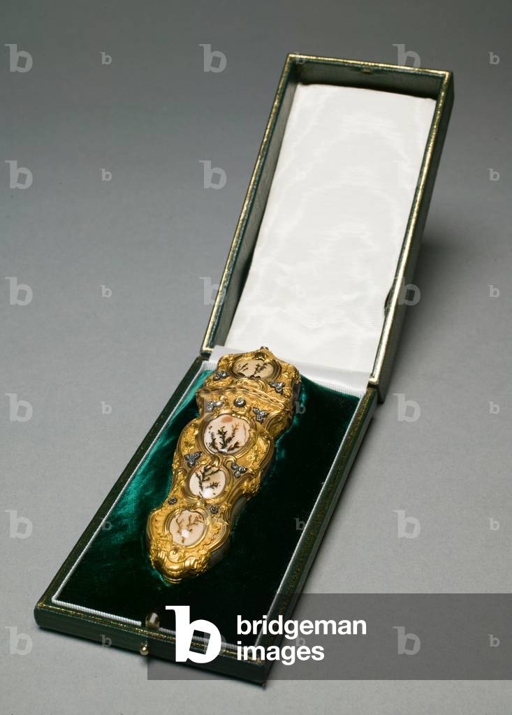 Case with Grooming Implements (Etui), c.1750 (gold, agate, diamonds, interior fitted with implements)
