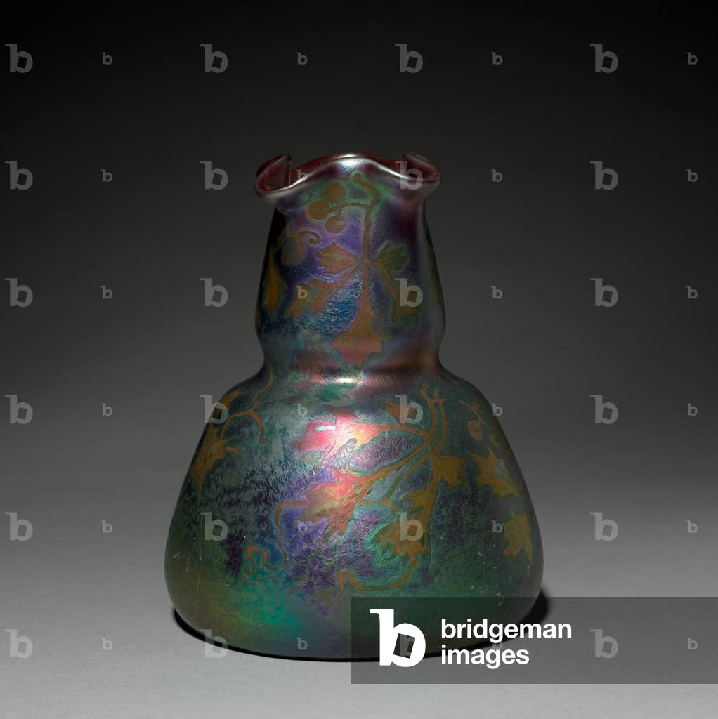 Vase, made by Weller Pottery, USA, 1901-1907 (earthenware) 
