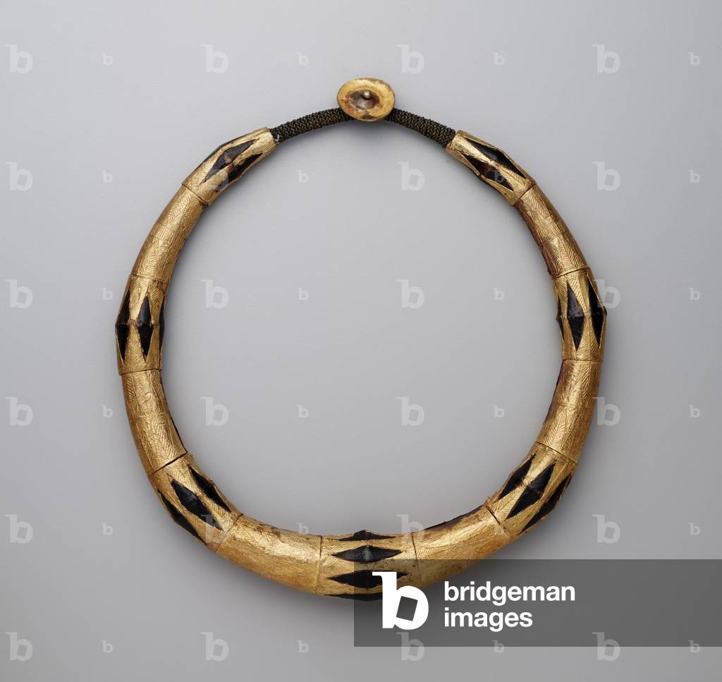 Man's necklace (kalabubu), 19th century (wood, gold, gold leaf, and brass(?))