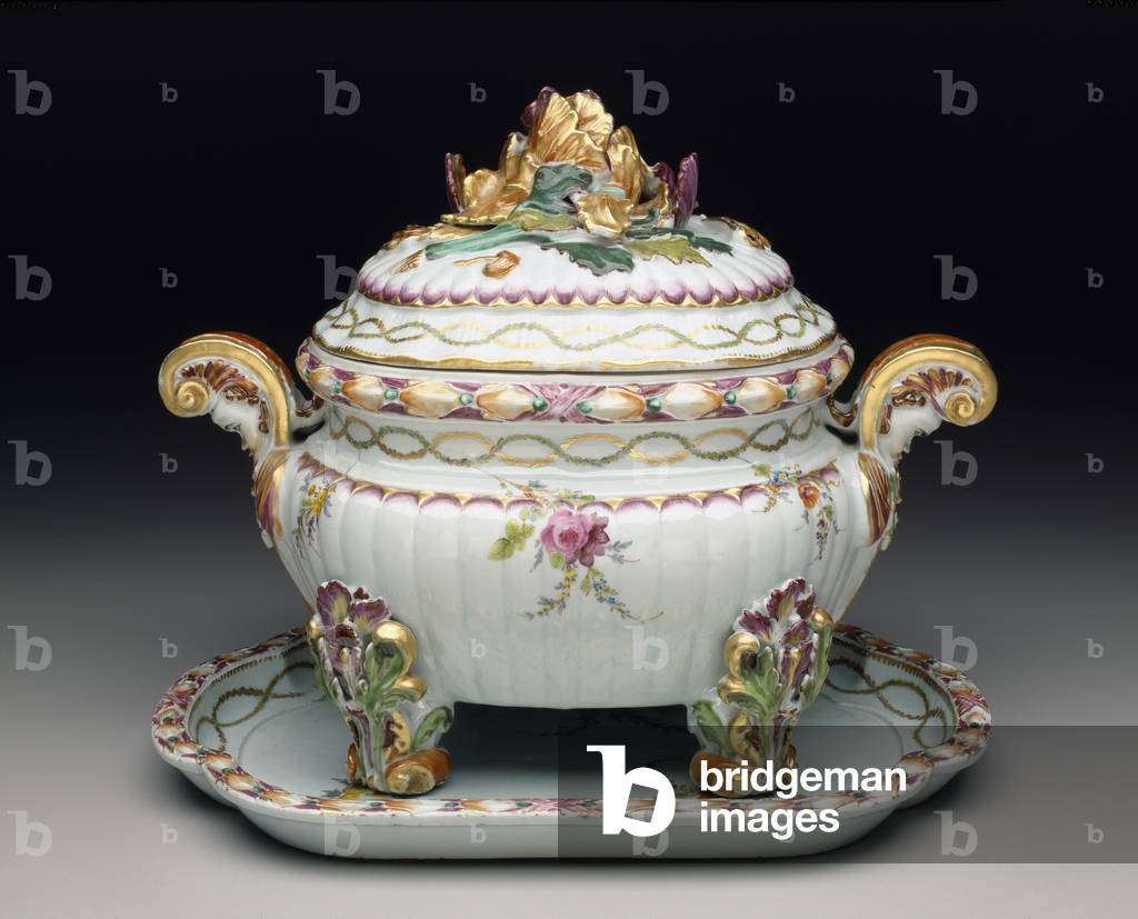 Tureen-on-stand, c.1775 (porcelain, enamel & gilt)