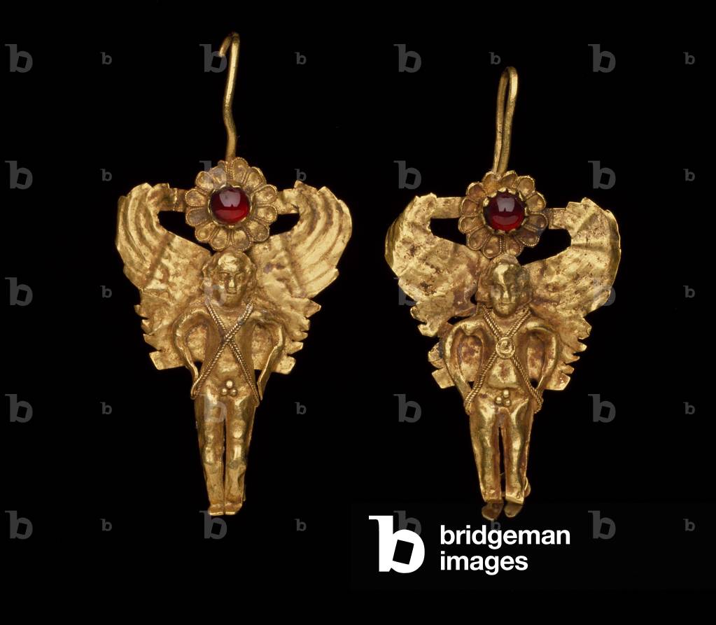Pair of ear pendants with Erotes, 2nd-1st century BC (gold, garnet)