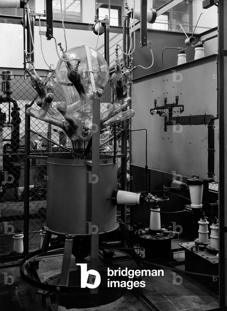 Picture of a high-voltage mercury glass rectifier for radio broadcasting at Oesterreisische Radioverkehrs A.G. Bisamberg transmission facility, Austria, c. 1935 (b/w photo)
