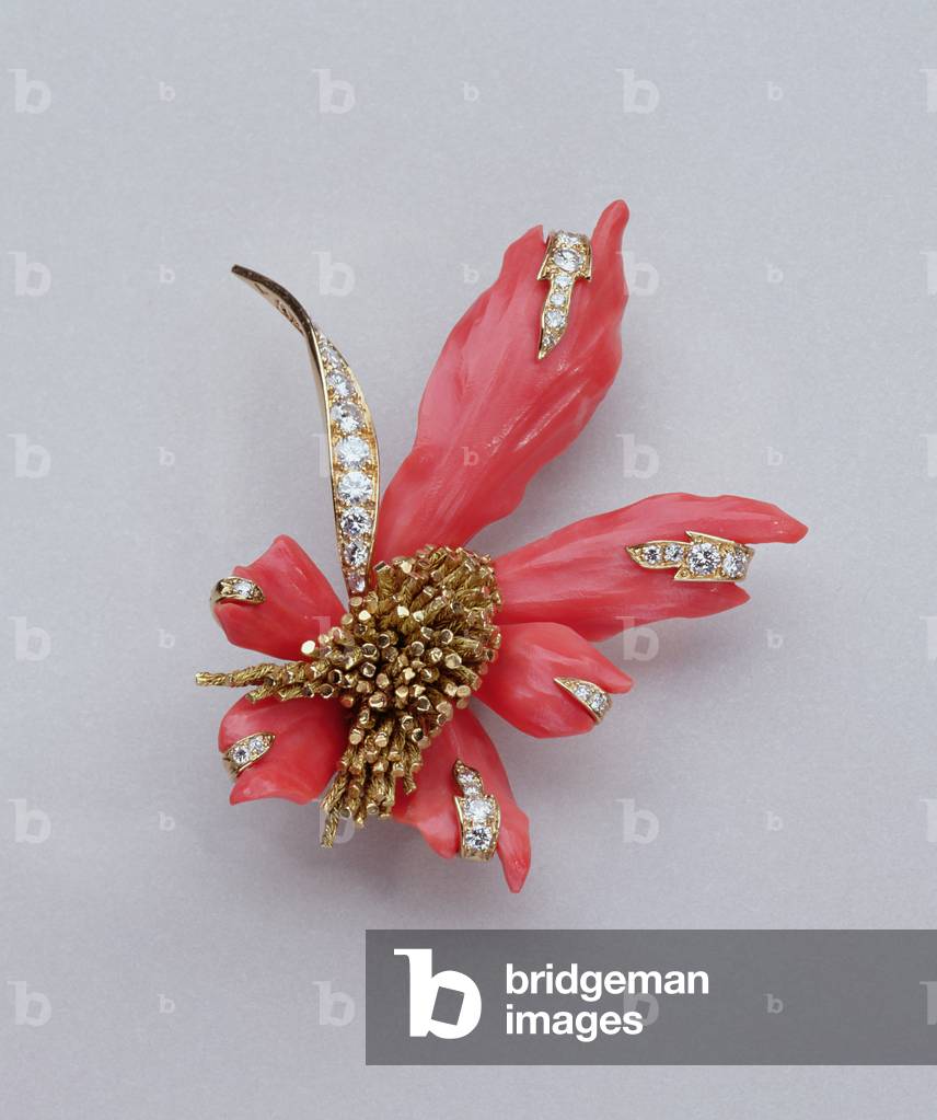 Brosche in Form einer Blume, 1964 (Gold, Koralle & Diamanten)