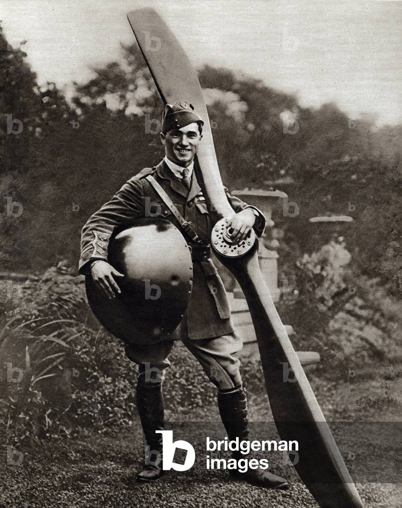 First World War (1914-1918): Airman Albert Ball (1896-1917) British fighter pilot carrying the bell and helice of his fourteenth German aircraft in 1916.
