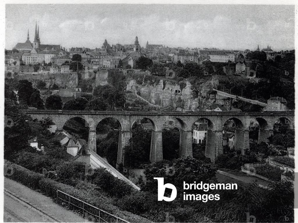 The Grand Duche of Luxembourg, the Adolphe Bridge and the Viaduc Boulevard. Photography years 1930.