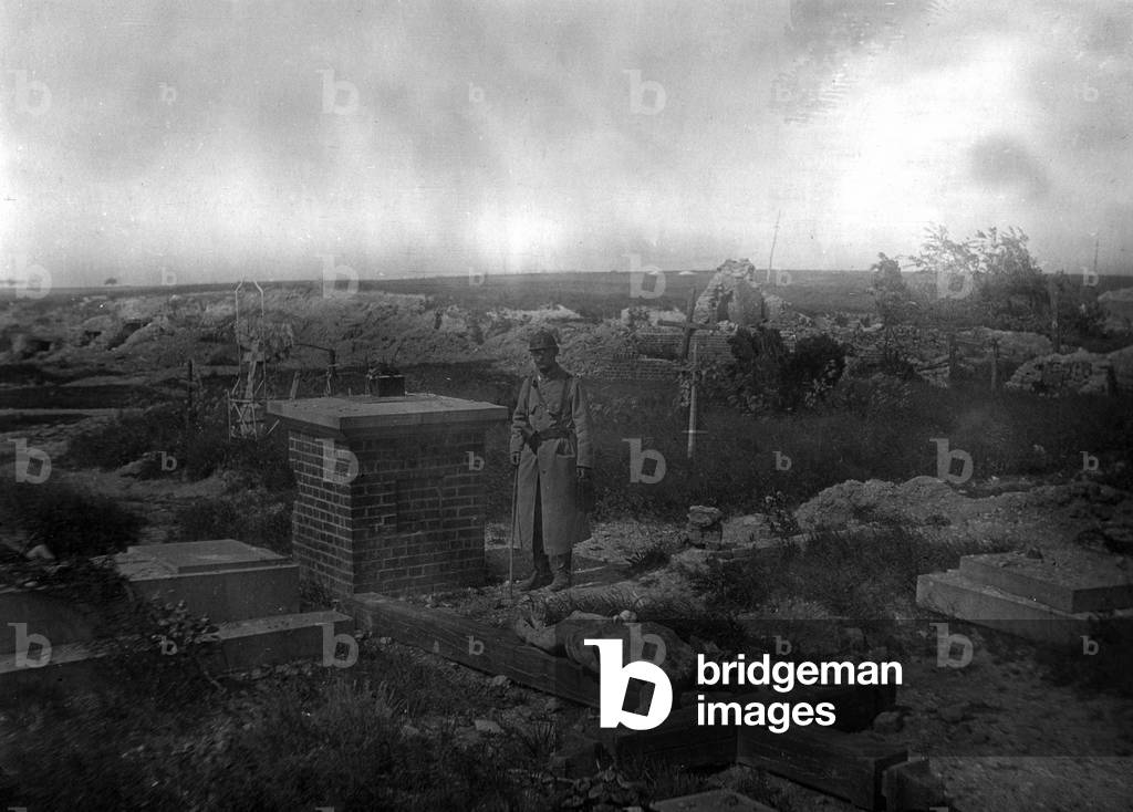 First World War (1914-1918): a soldier standing near Christ shot dead with an axe in the cemetery of Fonatines-les-Clercs (Aisne) on 27/05/1917