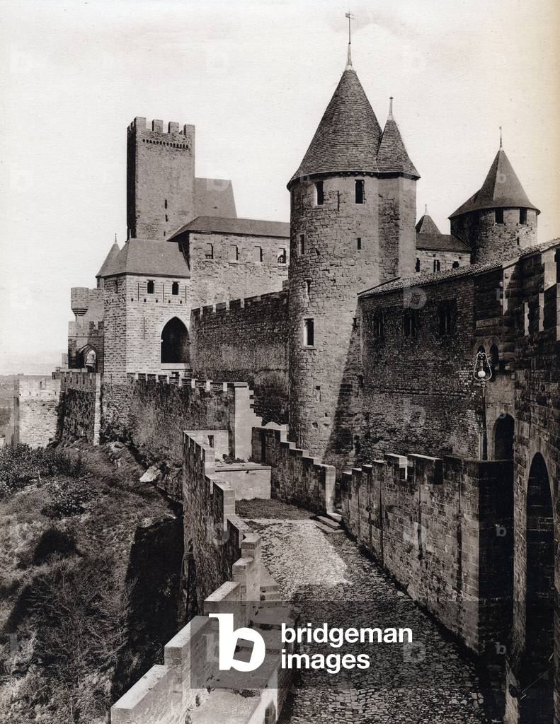 Medievale architecture: view of the Tower of Justice. Cite de Carcassonne, Aude (11), Languedoc Roussillon (Languedoc-Roussillon). Photography around 1910.