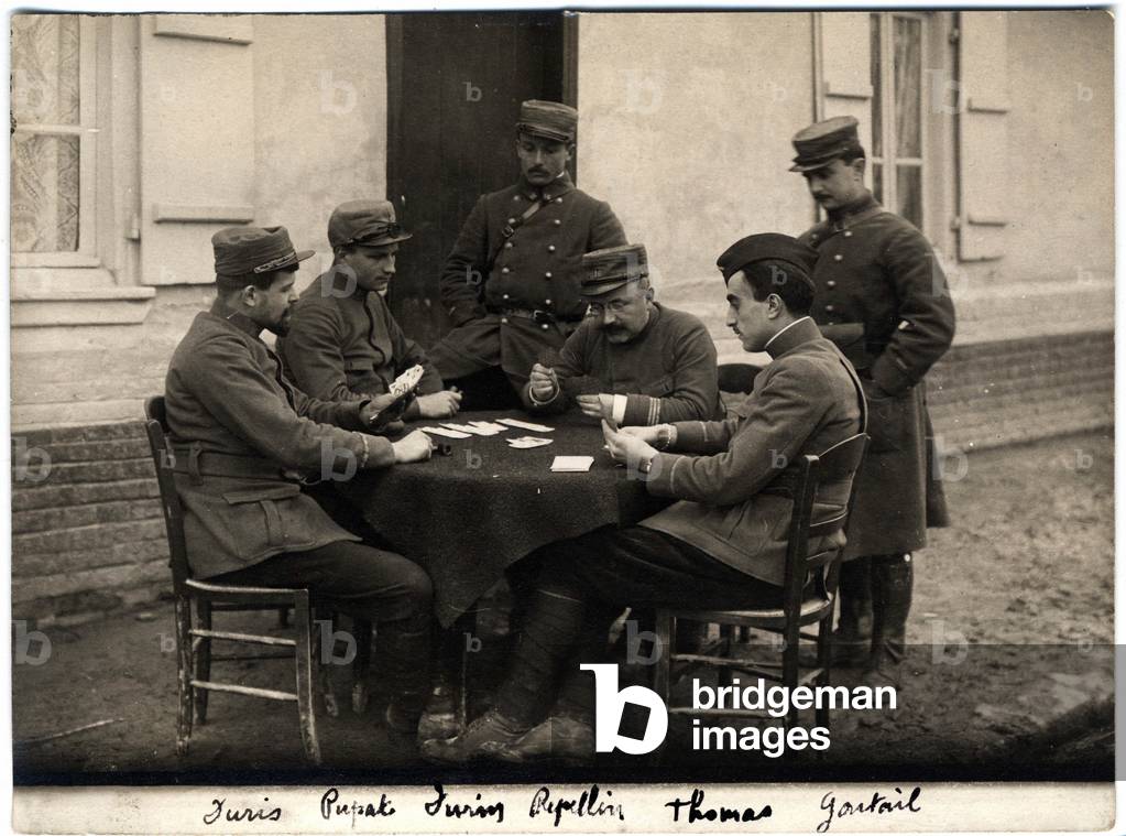 First World War (1914-1918): several officers playing bridge, Canny sur Matz region (Canny-sur-Matz, Oise), 04/1915