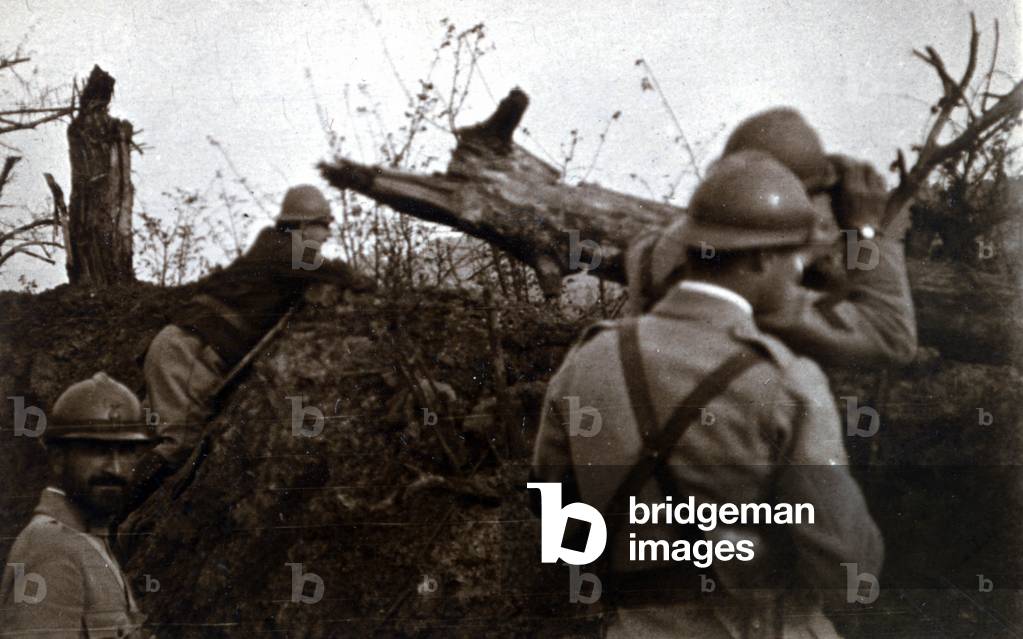 First World War (1914-1918): French soldiers in the trench of Autreches (in the Hautebraye region in the Oise) on 16/09/1916.