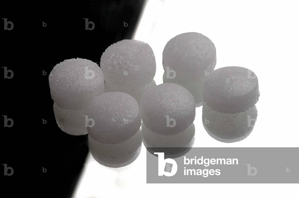 Still life of Naphthalines (Antimites).