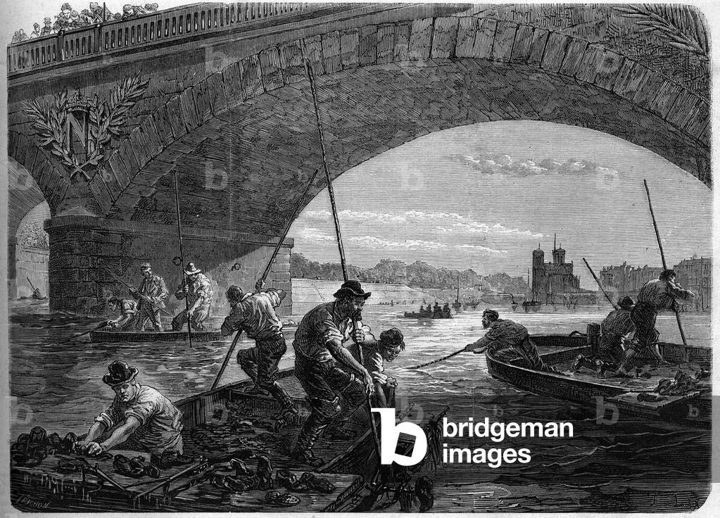 The Paris Commune in 1871. Fishing for weapons thrown into the Seine under the Austerlitz bridge by the Federes (communards) at the time of the final debate of the commune.