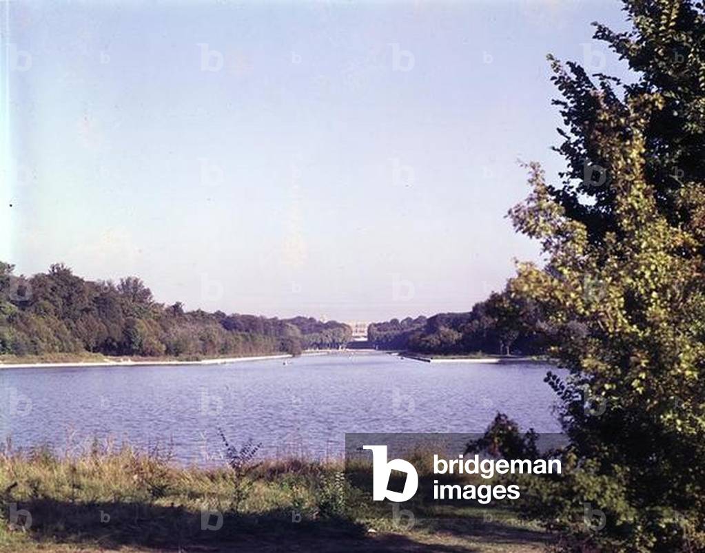 Versailles: View of the Grand Canal (photo)