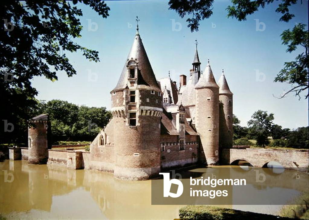 View of the Chateau du Moulin, built in 1480-1502 (photo)