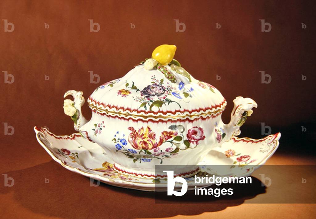 Soup tureen and serving Dish (faience) (see also 375745)