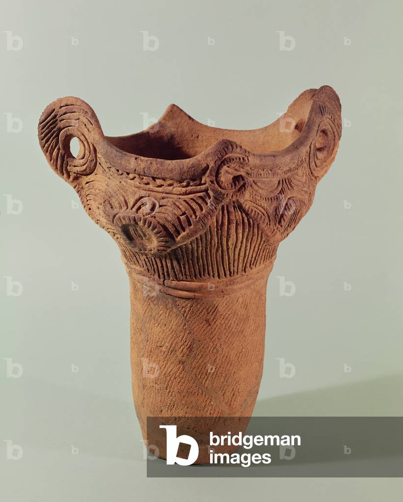 Jomon vase from the Kanto province (earthenware)