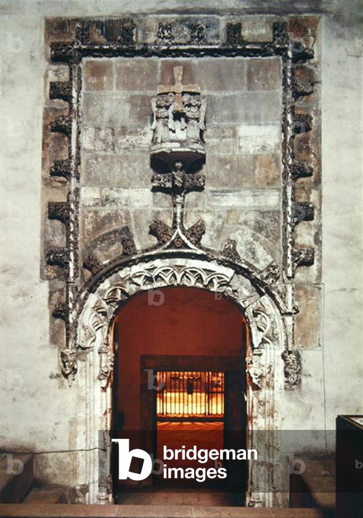 Entrance to the Camara Santa (photo)