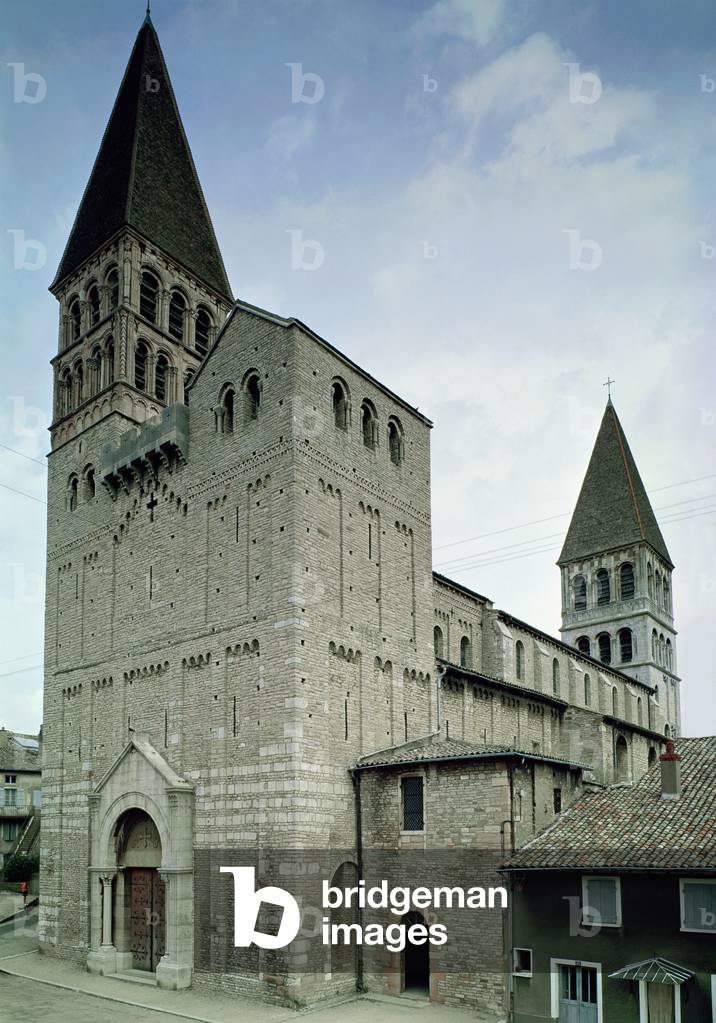 Abbey of Saint-Philibert, Tournus, France: view of the west facade, 10th-11th century (photo)