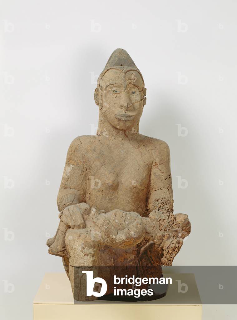 Ibo statua di una donna con un bambino (legno)