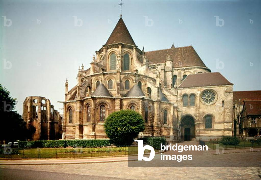 View of the apse of the Cathedral of Notre-Dame, built c.1150-1220 (photo)